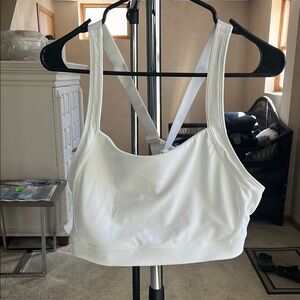 Old Navy White Women's Sports Bra size XL.